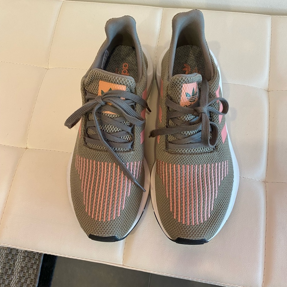 Adidas Original Running Shoe - Picture 1 of 3